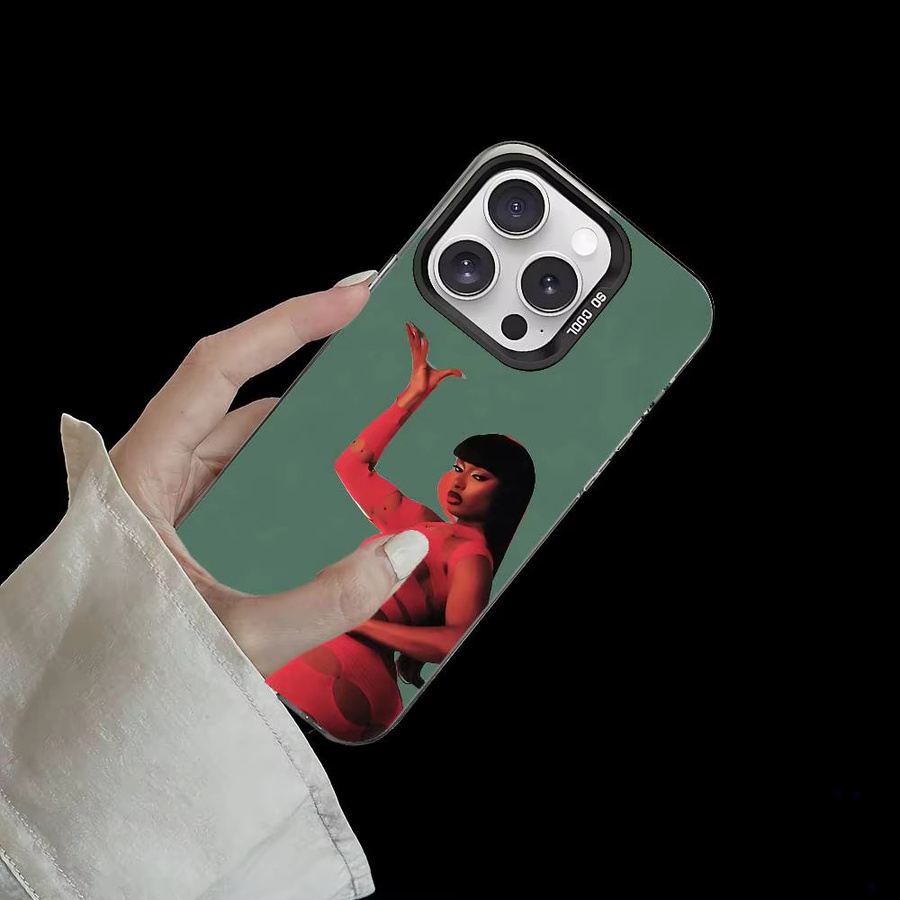 Stoßfeste Handyhülle im M-Megan Thee Stallion Rapper Design für iPhone Modelle in Silber - Bild 2