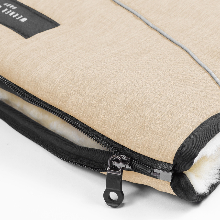 Christ Moffy Lammfellhandwärmer für Kinderwagen in Beige mit reflektierenden Elementen und Oeko-Tex Standard 100 - Bild 2