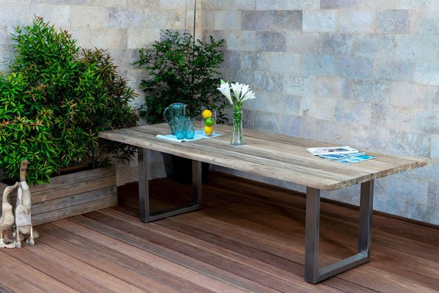 OUTFLEXX Esstisch aus recyceltem Teakholz und Edelstahl in Braun/Silber mit Baumkante, B: 240 cm, T: 100 cm, H: 76 cm, FSC-zertifiziert - Bild 1