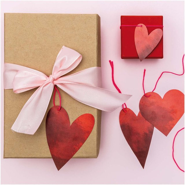 Rico Design Paper Poetry Papieranhänger It must be love rote Herzen, 8 Stück - Bild 1
