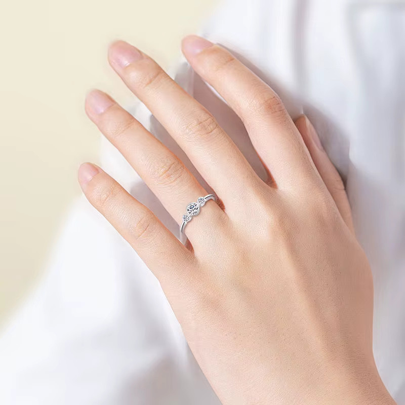 IOGOU D Drei-Stein-Moissanit-Diamantring, 925 Silber, Damen - Bild 4