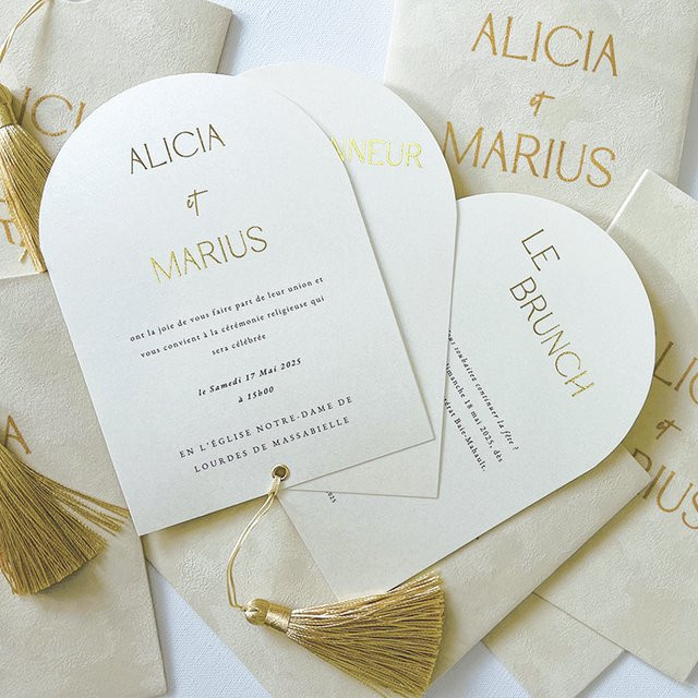 Personalisierte Hochzeitseinladungskarten mit Samt-Dekor und Goldfolienprägung in Gold - Bild 1