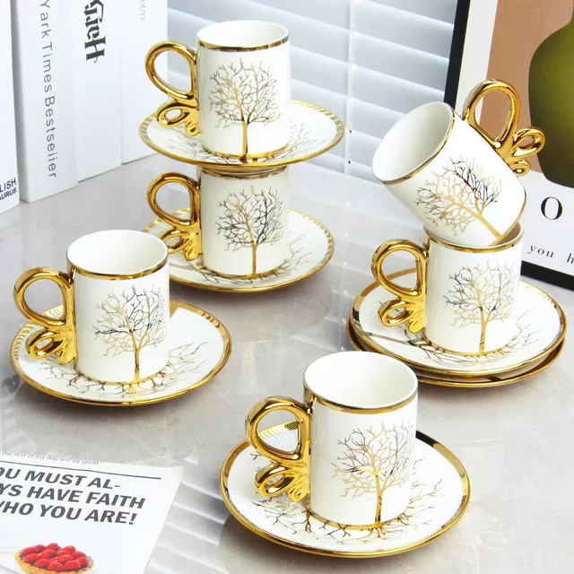 Exquisites britisches Tee- und Kaffeeset aus Keramik mit 6 Tassen und 6 Untertassen in Weiß - Bild 1