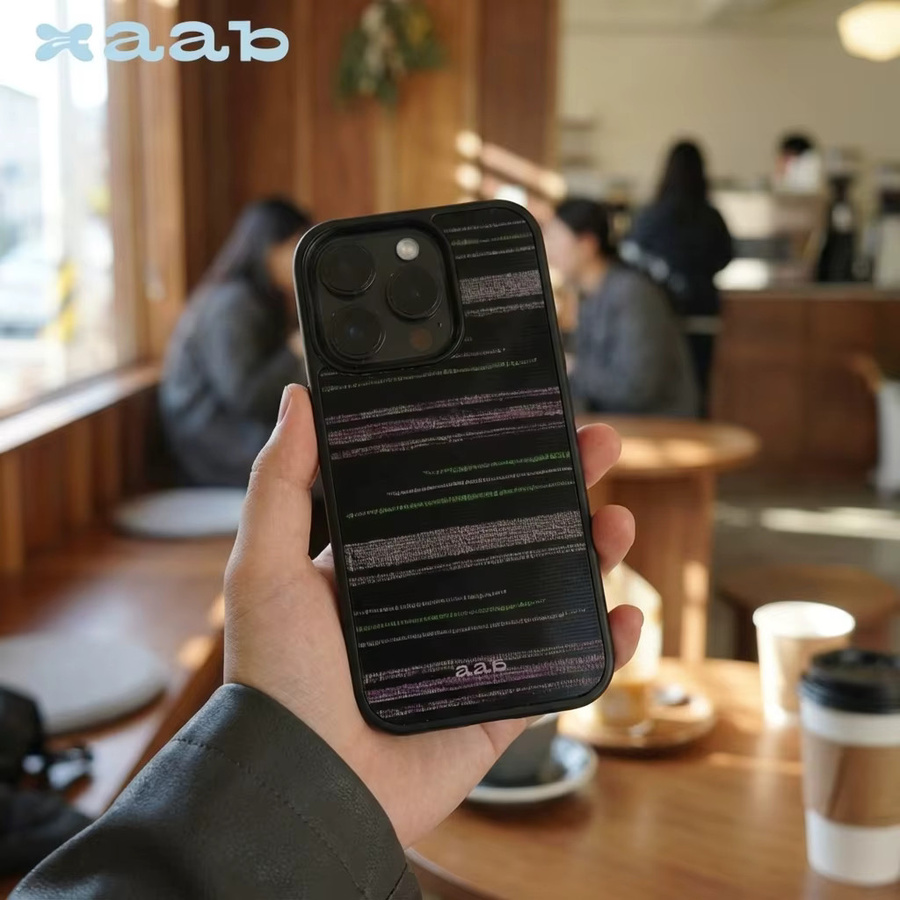 DecoPhone Handyhülle Rissiger Stoff mit violett-grünem Patchwork-Design und schwarzem stoßfestem Rand für iPhone 17, 16, 15, 14 Pro Max - Bild 4