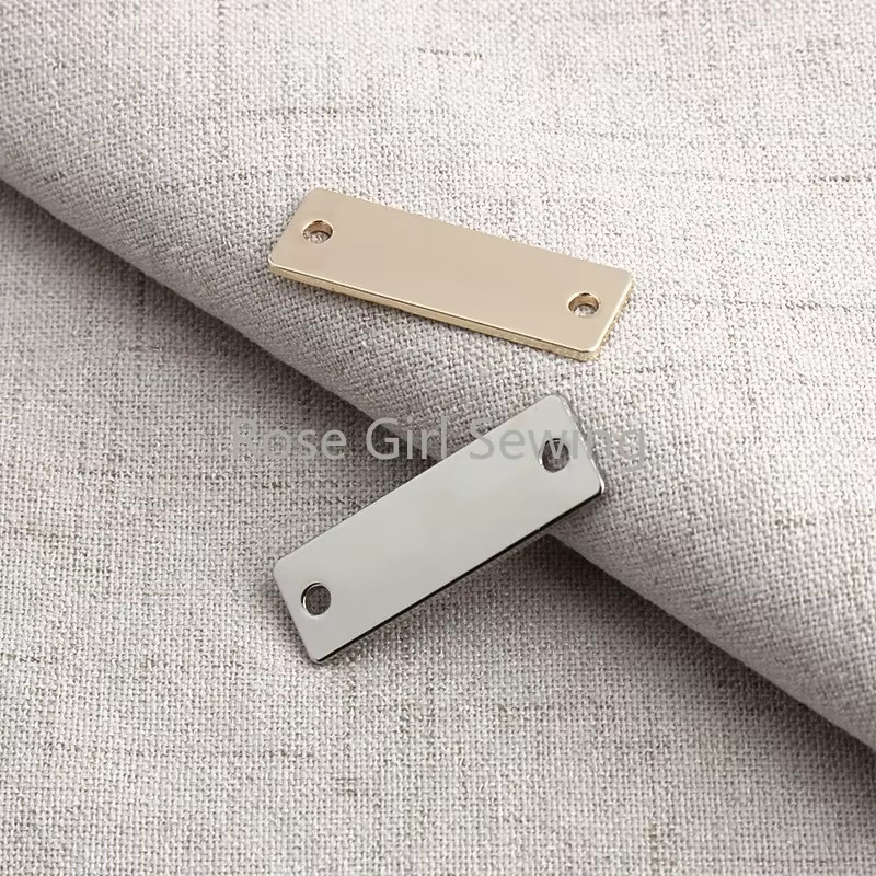 Metall-Nähetiketten in Silber mit Löchern für die Personalisierung von Kleidung und Taschen, B/H: 36 x 12 mm - Bild 2
