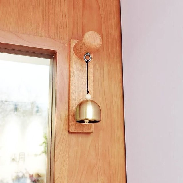 PDQ Willkommensglocke im japanischen Stil aus Massivholz und Messing in Gold - Bild 1