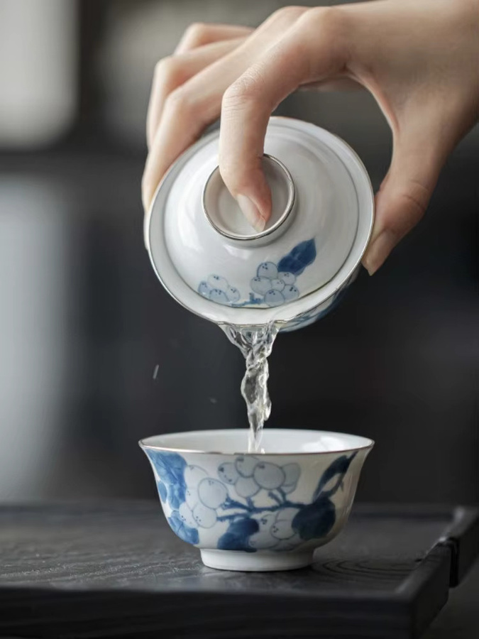 Handbemalte Keramik-Teetasse Liu Yinkou Master Cup im Retro-Design mit blau-weißem floralem Loquat-Muster für Kung-Fu-Teesets - Bild 6