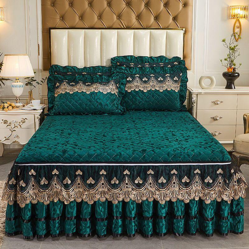 Luxuriöse Wintertagesdecke mit Bettrock-Stil und goldener Spitze, gesteppte Baumwoll-Polyester-Tagesdecke in Grün und Gold, B/B: 180 x 200 cm - Bild 2