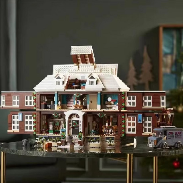 Hot Toys Allein zu Hause, Replika-Ornament-Bausteinset, 3.955 Teile, ab 14 Jahren - Bild 1