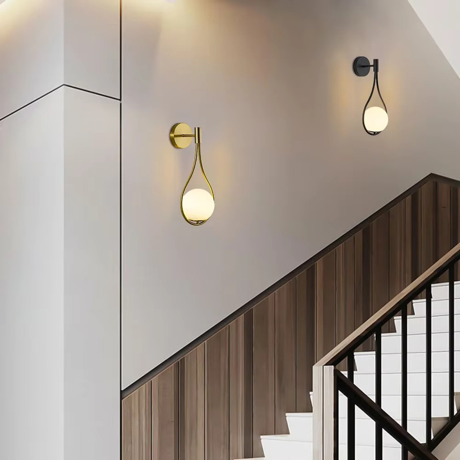 Moderne TRAZOS Kugel Wandleuchte in Gold mit weißem PVC-Globus für Wohnzimmer, Schlafzimmer und Flur - Bild 3
