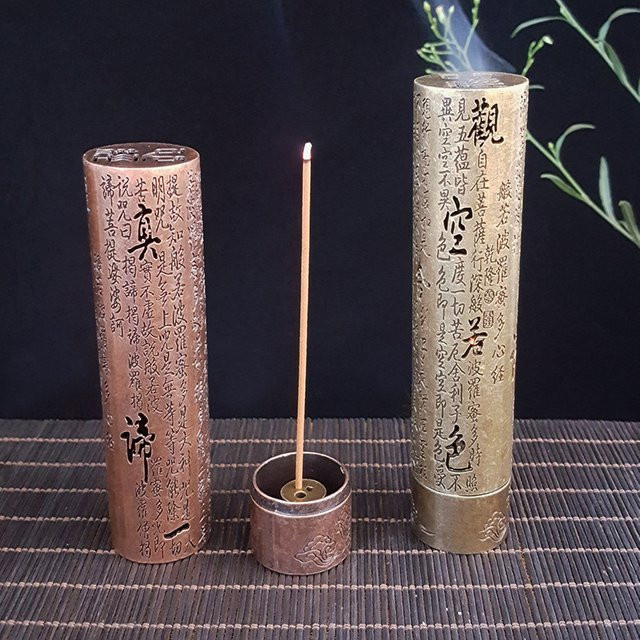 YXYMCF Herz-Sutra Vertikaler Räucherstäbchenhalter aus Metall in Bronze und Gold für Räucherstäbchen und Palo Santo mit Zen-Buddha-Ornamenten - Bild 1