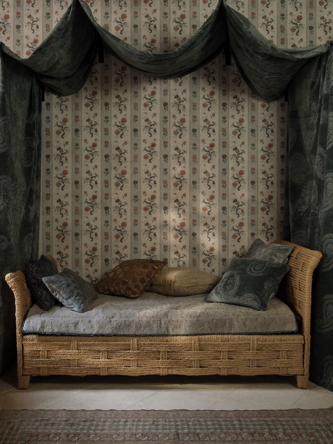 Zoffany Tapete Papaver Stripe in Tuscan Pink/Nimbus mit botanischem Streifenmuster - Bild 1