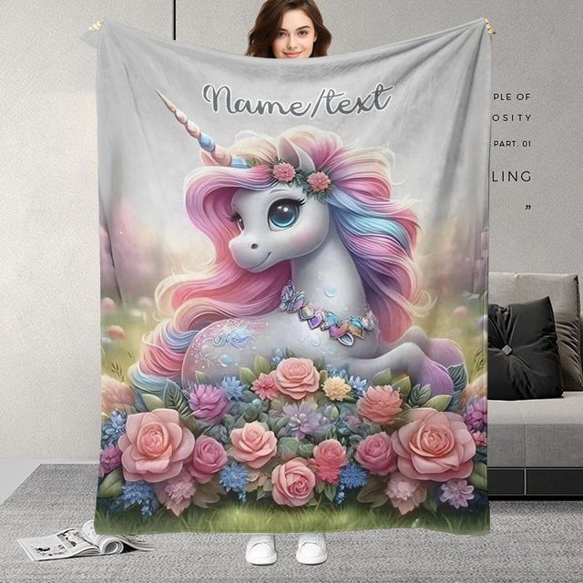 Personalisierte Einhorndecke mit Namen und Blütenmuster im Blossom Meadow Design von ZIZ - Bild 1
