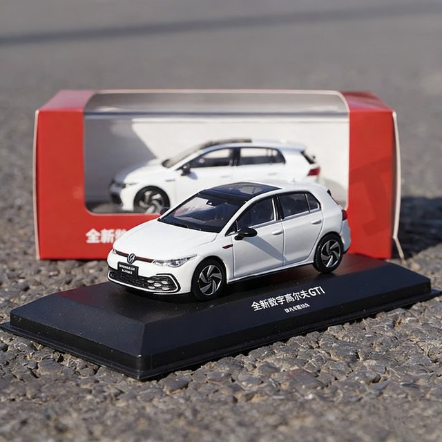 MAKEDA VW Golf R GTI MK8, Sportwagen Modell, 1:43, Metall, Weiß - Bild 1
