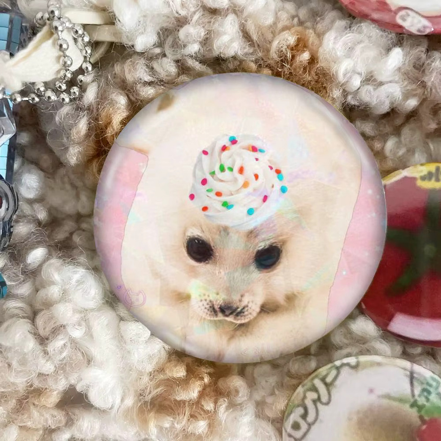 Bilibili Seal Sea Badge Runde Manga-Anstecknadeln aus Metall in Multicolour für Rucksäcke und Kleidung - Bild 4