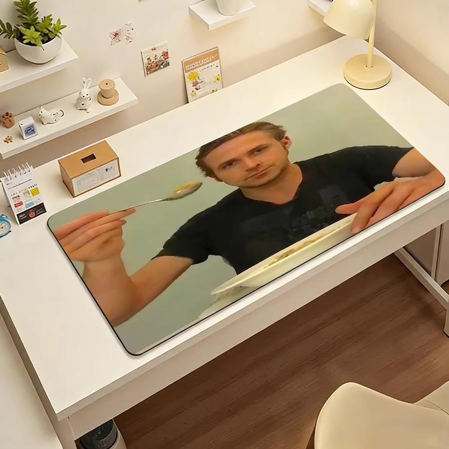 Großes Mauspad mit Ryan Gosling Motiv in Multicolour, rutschfest und wasserdicht für Büro und Gaming - Bild 3