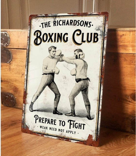 Individuell personalisiertes Vintage Boxing Club Metallschild von Hello Young in Weiß als wasserdichte Wanddekoration - Bild 1