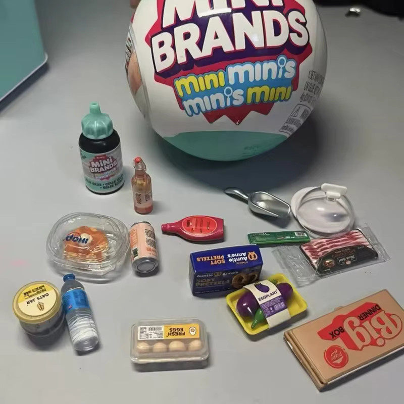 ZURU Mini Brands Überraschungsball, Mystery-Spielzeug, ab 8 Jahren - Bild 2