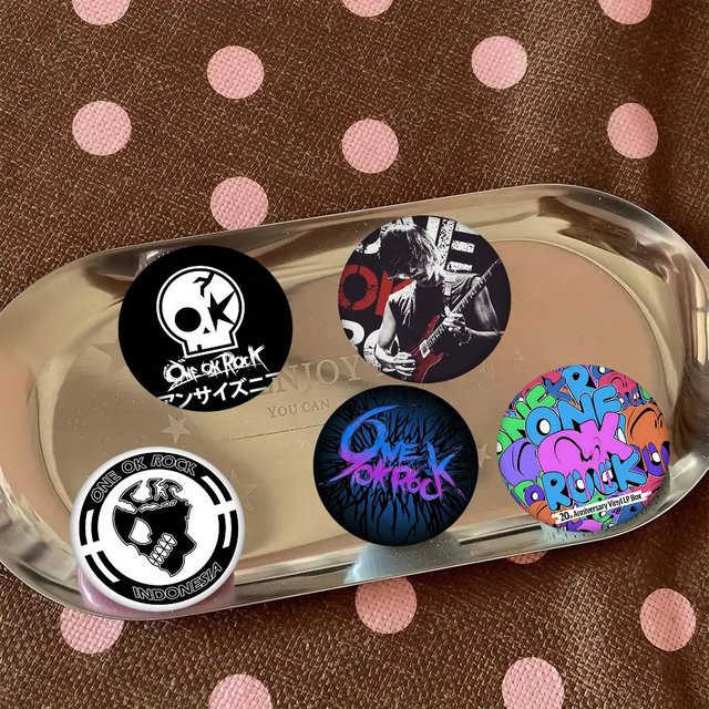 ONE OK ROCK Logo-Brosche, Emaille-Pin, rund - Bild 1