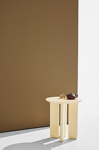 Ed Beistelltisch Pastill in Beige und Gelb mit runder Holzplatte und glänzendem Finish - Bild 1
