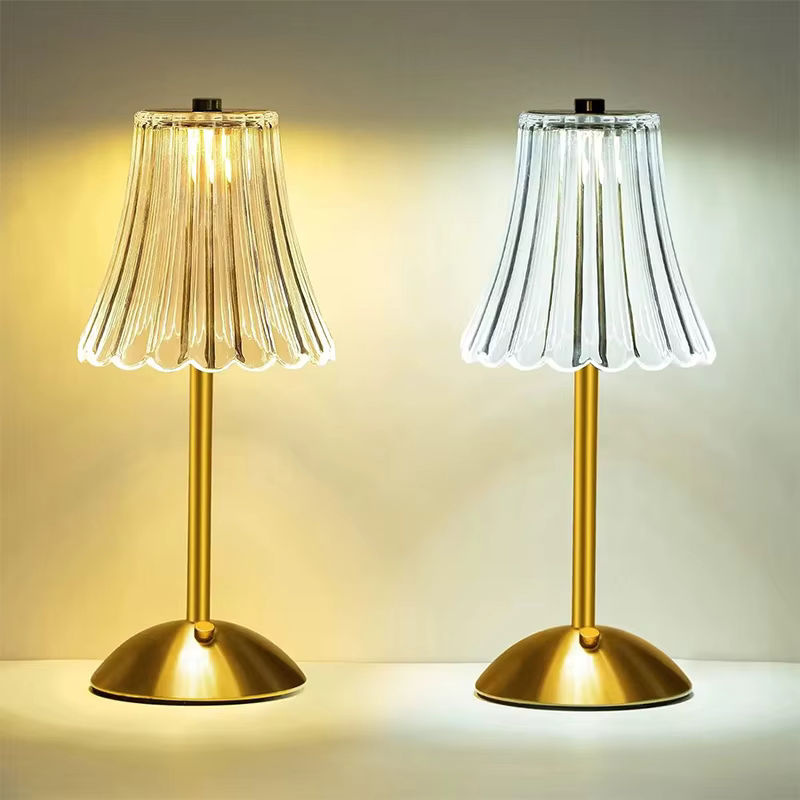 Lyfs Wiederaufladbare LED Tischlampe mit Touch-Funktion aus Glas und Metall in Gold/Messing, Warmweißes Licht, Transparent - Bild 4