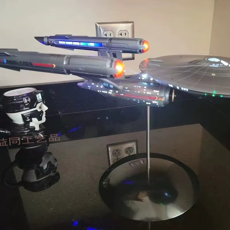 TOYOLEE Star Trek US Enterprise Requisiten-Replika Modell im Maßstab 1:1000 mit Lichtern und abnehmbaren Teilen - Bild 2