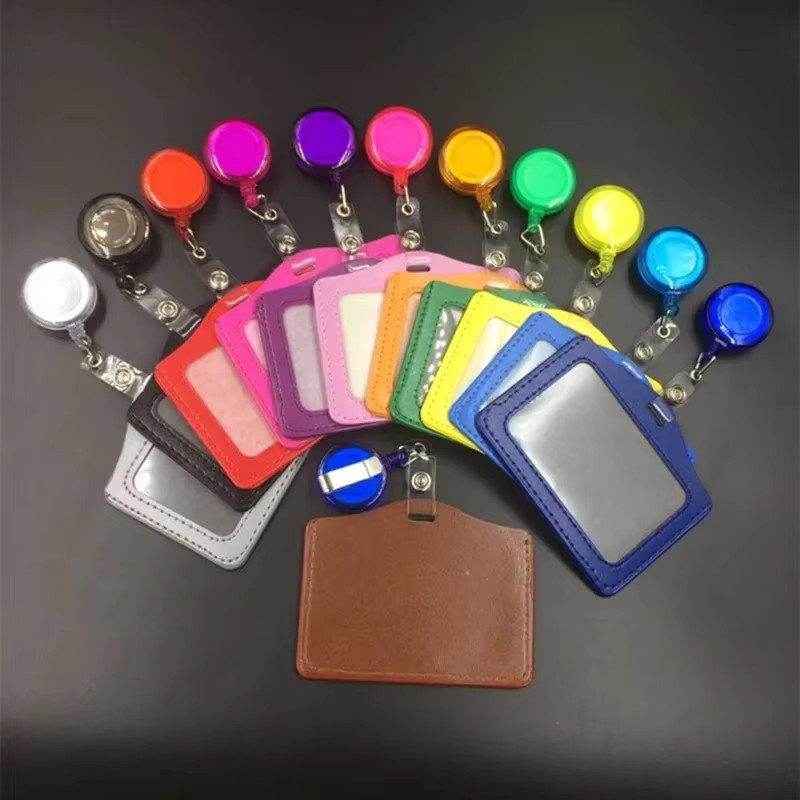 Kartenhalter mit einziehbarer Rolle für Bankkarten und Ausweise in Schwarz und Multicolour aus Kunststoff - Bild 3