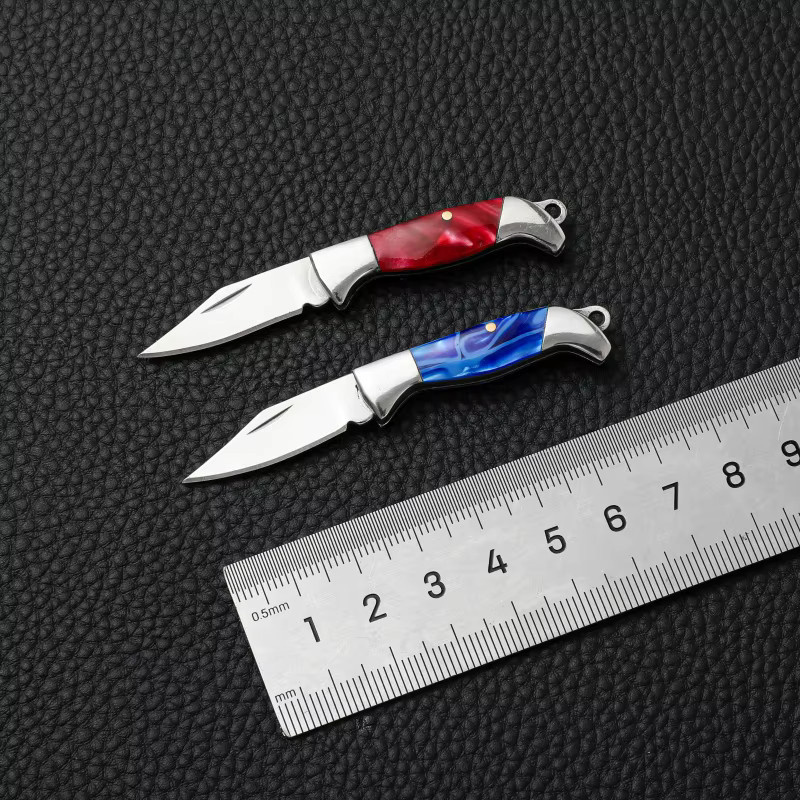 Mini Klappmesser als Schlüsselanhänger für Camping und Reisen - Bild 2