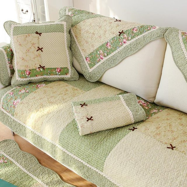 Sofaüberwurf mit Blumenmuster und Karodesign in Grün aus Baumwolle, rutschfest, B/H: 70 x 180 cm - Bild 1