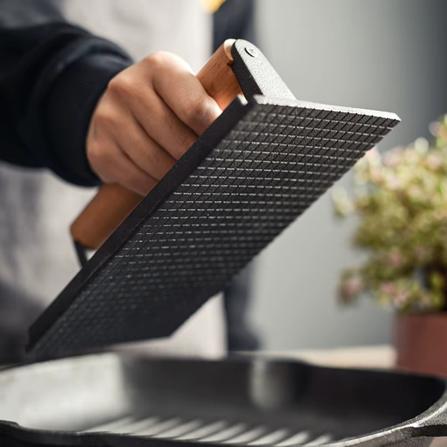 Mehrzweck-Grillpresse aus Gusseisen mit Griff in Schwarz für Steak und BBQ - Bild 1