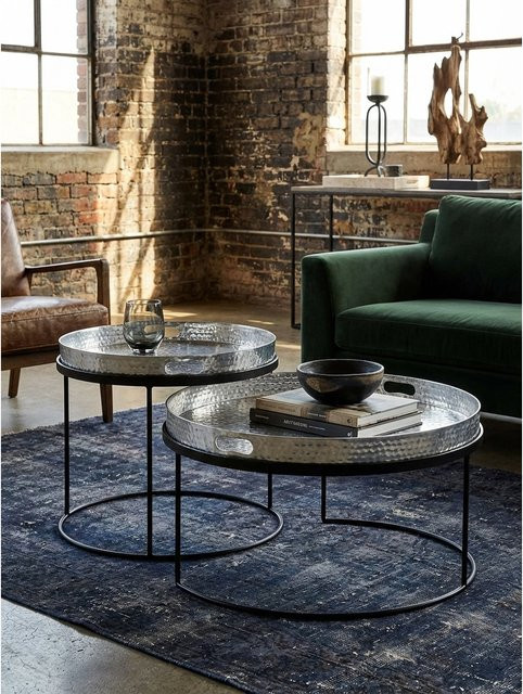 KADIMA DESIGN Couchtisch 2er Set aus Metall in Hammerschlag-Optik mit abnehmbarem Tablett, Silbern, Durchmesser: 56 cm, Höhe: 33 cm - Bild 1