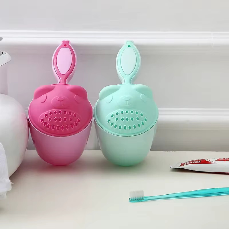 Cartoon Shampoo Becher für Babys in Grün zur Haarpflege und zum Haarewaschen beim Baden - Bild 2