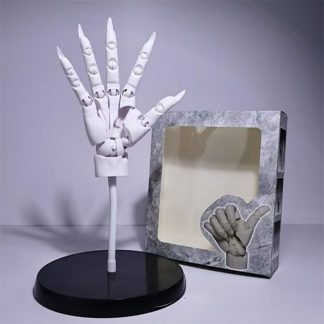 Yiran toy 1 Große Figur Pille Stark, Gelenkige Hand Figurinen, Bausatz, ab 14 Jahren - Bild 1