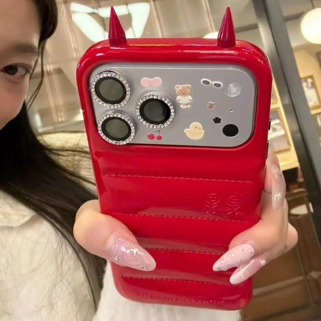 YULIN 3D Teufelshörner Schutzhülle für iPhone 17 Pro Max, iPhone 17, iPhone 16, iPhone 15 und iPhone 17 Pro, Glänzendes Case mit Stoßfestem Design - Bild 1