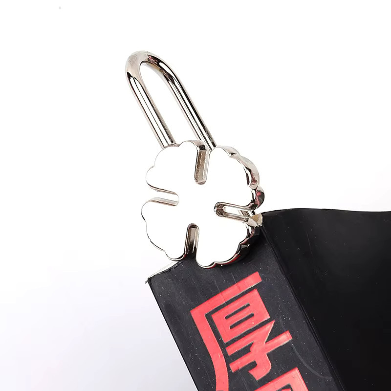 Dreidimensionales Metallbuch-Lesezeichen mit vierblättrigem Kleeblatt in Silber und Weiß im chinesischen Stil - Bild 2