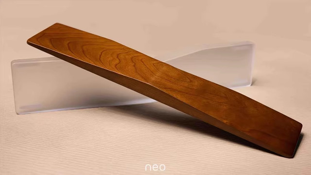 Neo Ergo Handballenauflage CustomWooden Acryl Handgelenkauflage für Ergo Alice Mechanische Tastaturen in Braun und Multicolour - Bild 1