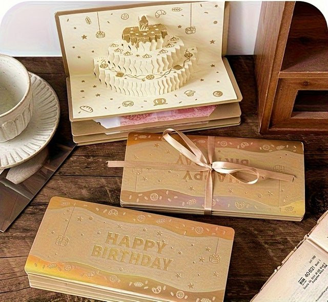 3D Kuchen Pop-Up Geldumschlag-Karte in Gold mit Streifen-Design als kreativer Geldhalter für Geburtstage - Bild 1