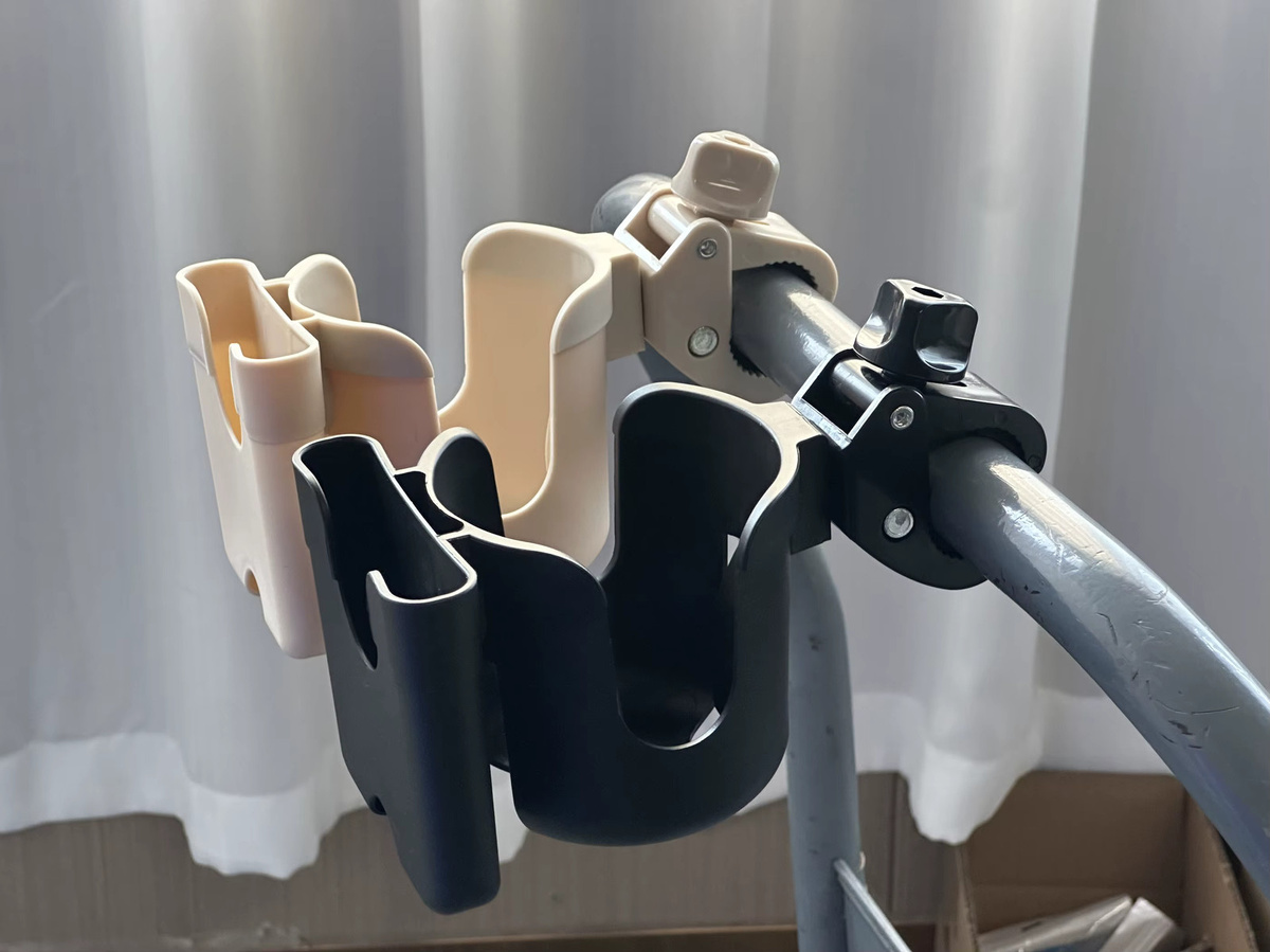 2-in-1 Universal-Kinderwagen-Getränkehalter mit Handyhalterung in Schwarz und Weiß für Kinderwagen und Rollstühle - Bild 3