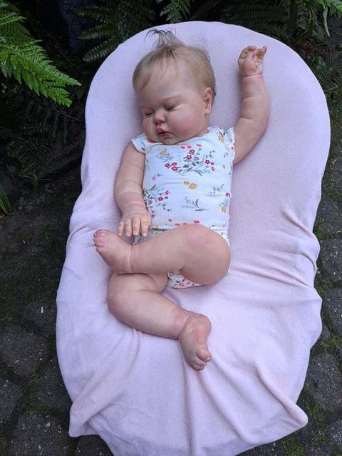 NPK Lebensechte schlafende Babypuppe für Mädchen, 24 Zoll wiedergeborenes Kleinkind mit weichem Stoffkörper und handgewurzelten Haaren, Weiß/Mehrfarbig - Bild 1