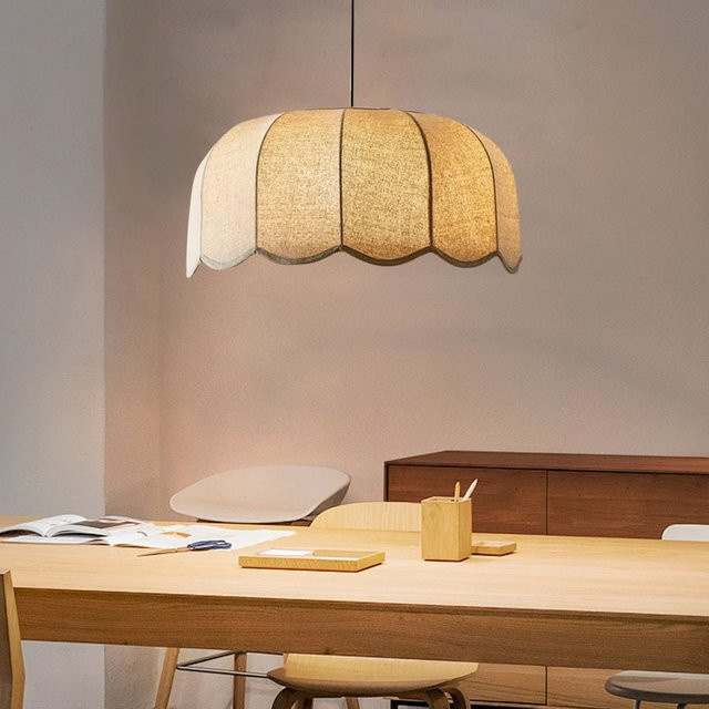 LINCCW Blumen-Pendelleuchte mit Stoffschirm in Beige, höhenverstellbare Hängelampe im Bauernhaus-Stil für das Esszimmer, E27 Fassung - Bild 1
