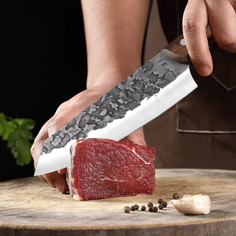 InLeung Handgeschmiedetes japanisches Kochmesser aus Edelstahl in Silber mit Holzgriff - Bild 4