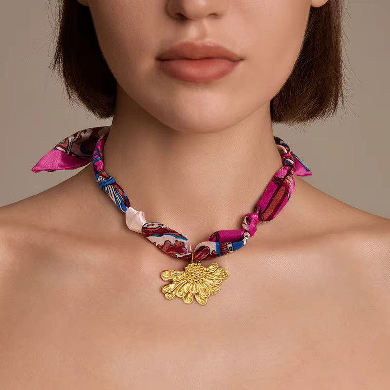 Loe Schal-Halskette, Edelstahl, Gold, Blumenanhänger, Damen - Bild 2