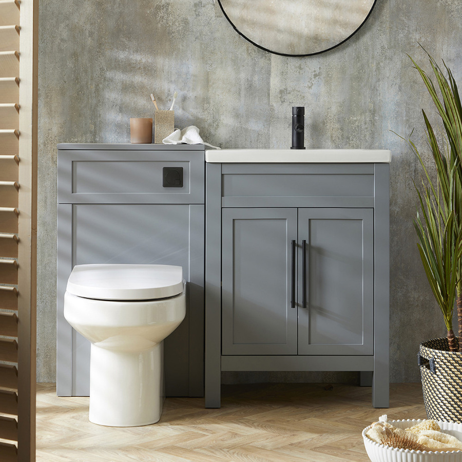 Warwick Hudson Reed Badezimmer-Set mit Waschtischunterschrank 60 cm und Covelly Stand-WC in Hellgrau und Weiß aus Keramik mit Chrom-Fingergriffen - Bild 1