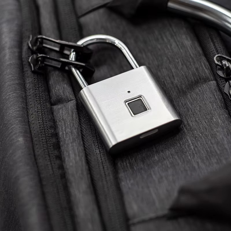 KERUI Intelligentes Fingerabdruck-Vorhängeschloss in Schwarz, wasserdichtes schlüsselloses Türschloss mit USB-C Typ, wiederaufladbares Sicherheits-Vorhängeschloss - Bild 5