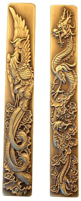 Briefbeschwerer aus Messing im antiken chinesischen Stil mit Handmalerei und Kalligraphie in Gold von suvtoper - Bild 1