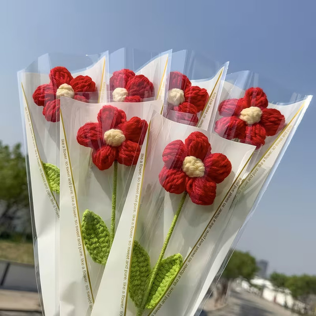 Handgewebter Blumenstrauß aus Polyesterfaser in Rot für deine Heimdekoration - Bild 1