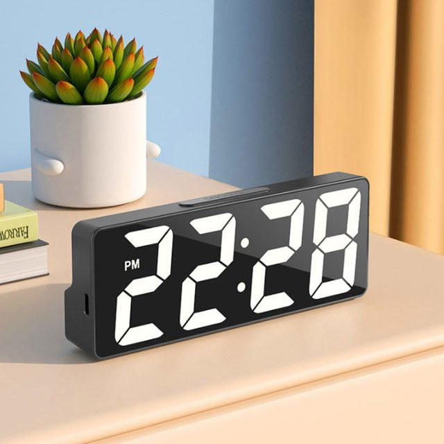 WOKLOK Sprachgesteuerter Digitaler Wecker mit Temperatur- und Datumsanzeige, 2 Alarme, Nachtmodus und USB-Anschluss, Tischuhr in Schwarz oder Weiß - Bild 1
