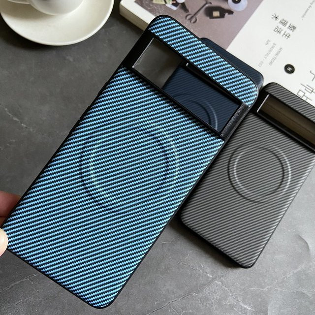 Magnetische Schutzhülle mit Kohlefaser-Muster für Google Pixel 9 Pro XL, 8, 8a, 7a, 7, 6, 6a kompatibel, MagSafe-fähig, Soft-Stoßstange in Schwarz und Grau, mattes Finish - Bild 1