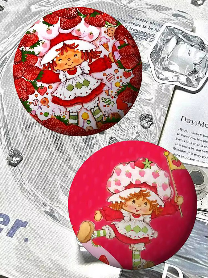 Bilibili Puppen-Anstecknadeln mit Erdbeer-Kuchen-Motiv in Multicolour, runde dekorative Accessoires - Bild 4