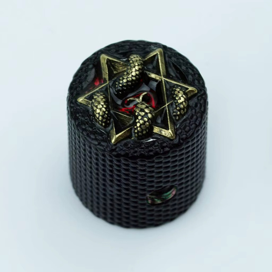 GUYKER Potentiometer-Bedienknöpfe für E-Gitarre und Bass im Serpentinen-Stil aus Messing in Gold und Schwarz - Bild 2
